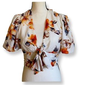 🆕NEW/W Tags-Sexy Deep V Crop Top Cream Floral Blouse..!!